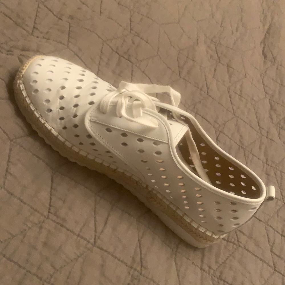 Copper key brand new white detailed tennis shoes